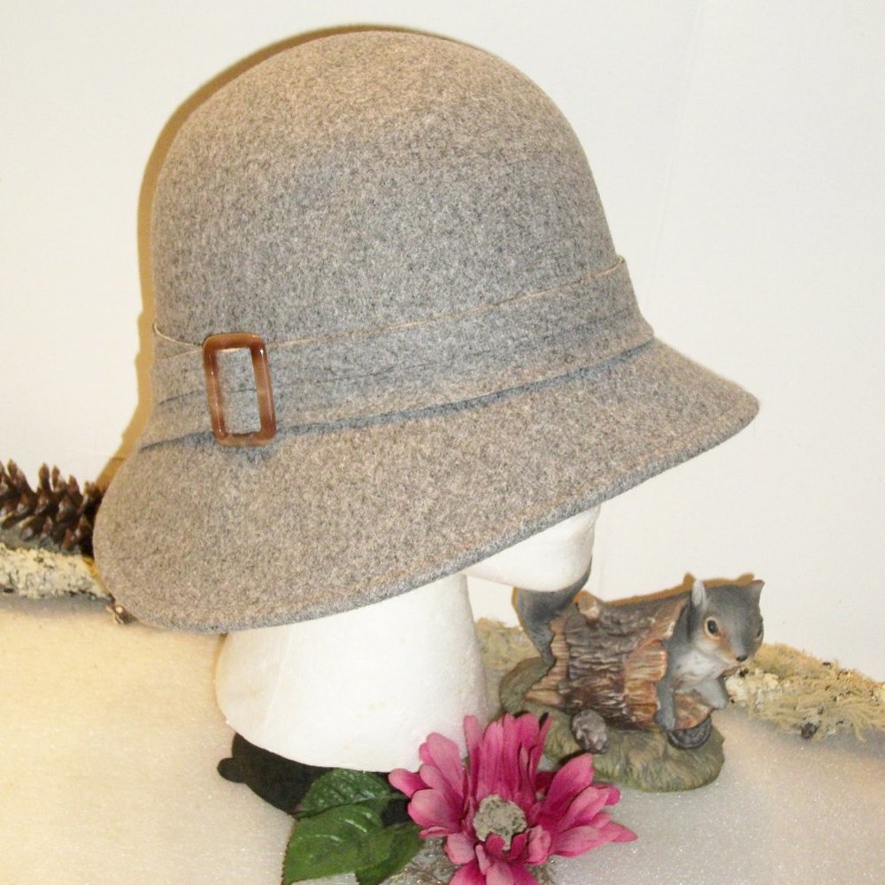 INDIGO SOUL NEW Cloche Bucket Hat Gray Felt w/ Faux Tortoise Shell Buckle OSFM